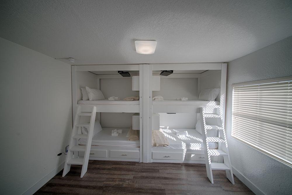Treehouse Studio Hotel 