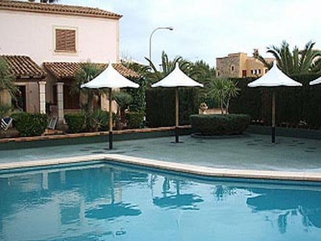 Iris Apartments