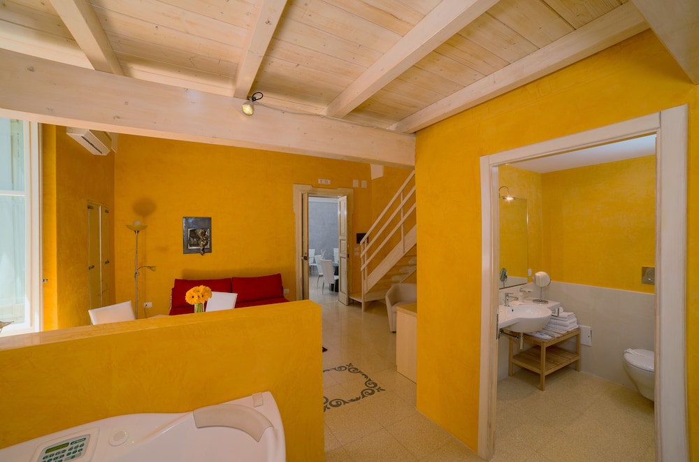 Relais Carlo V - Palazzo Storico 
