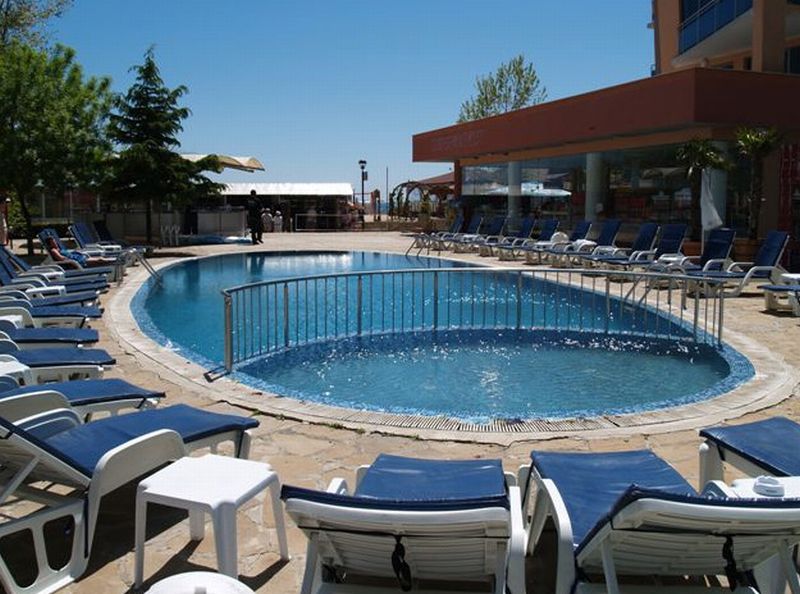 Forty two inch spherical pedestal eating desk beautiful clocks wall