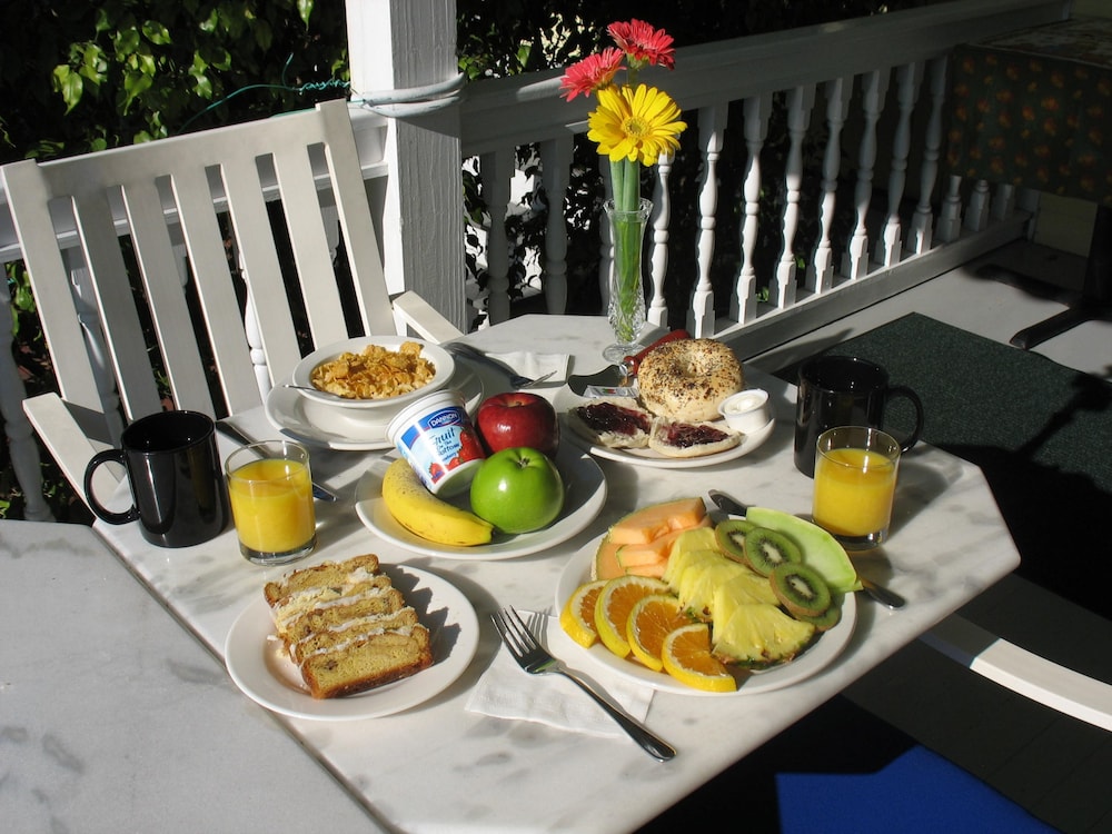Avalon Bed And Breakfast 