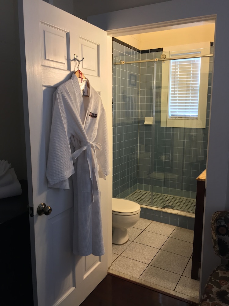 Avalon Bed And Breakfast 