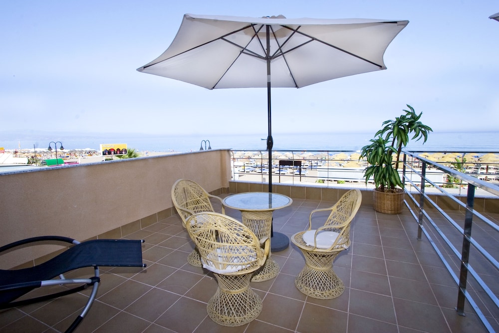 Carihuela Beach Apartments 