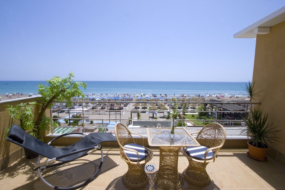 Carihuela Beach Apartments 