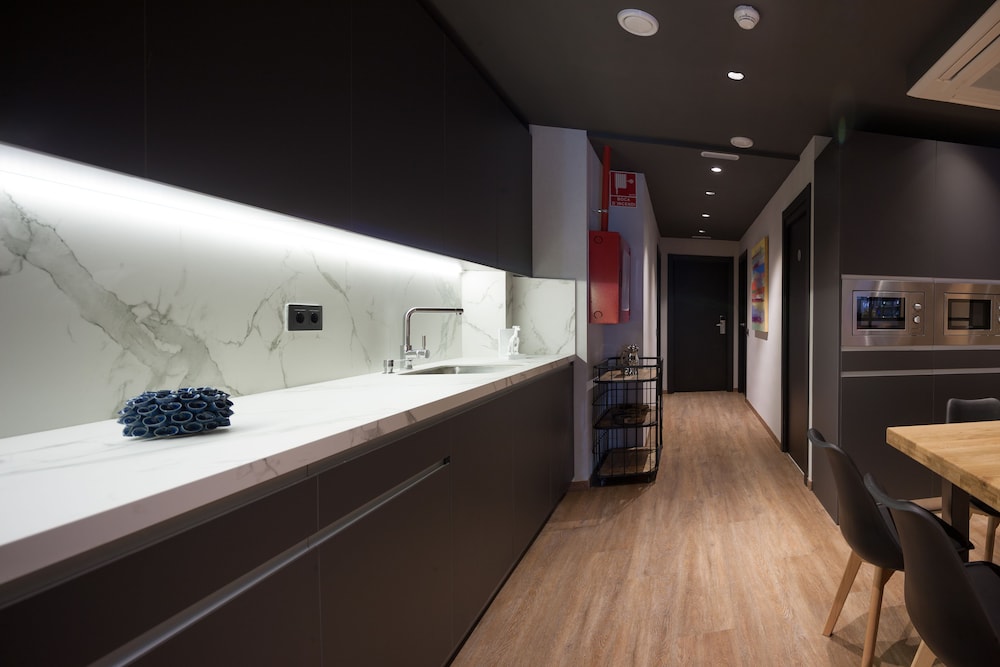 Airhostel Barcelona Airport 24h 
