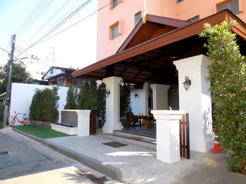 Rux Thai Guest House & Hotel 