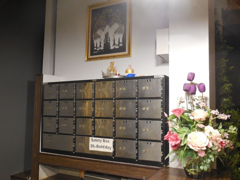 Rux Thai Guest House & Hotel 