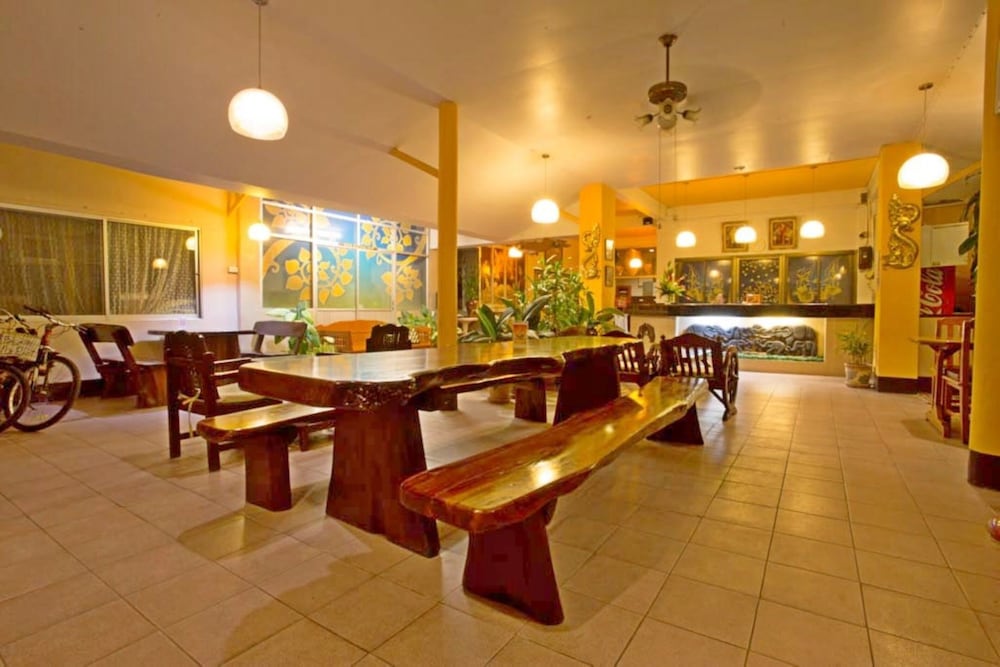 Rux Thai Guest House & Hotel 