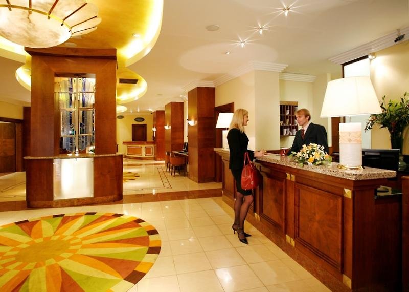 HOTEL PRESIDENT