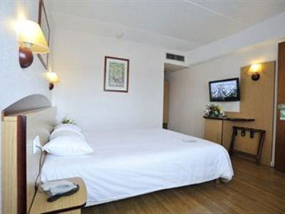 HOTEL CAMPANILE