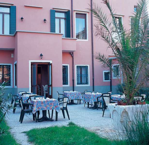 HOTEL TRE ARCHI