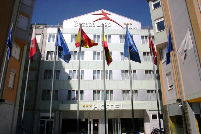 HOTEL BEZANA LAGO