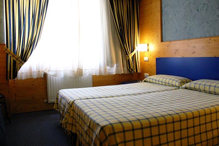 HOTEL BEZANA LAGO