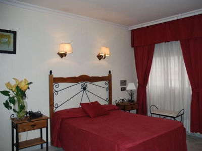 HOTEL AVERROES