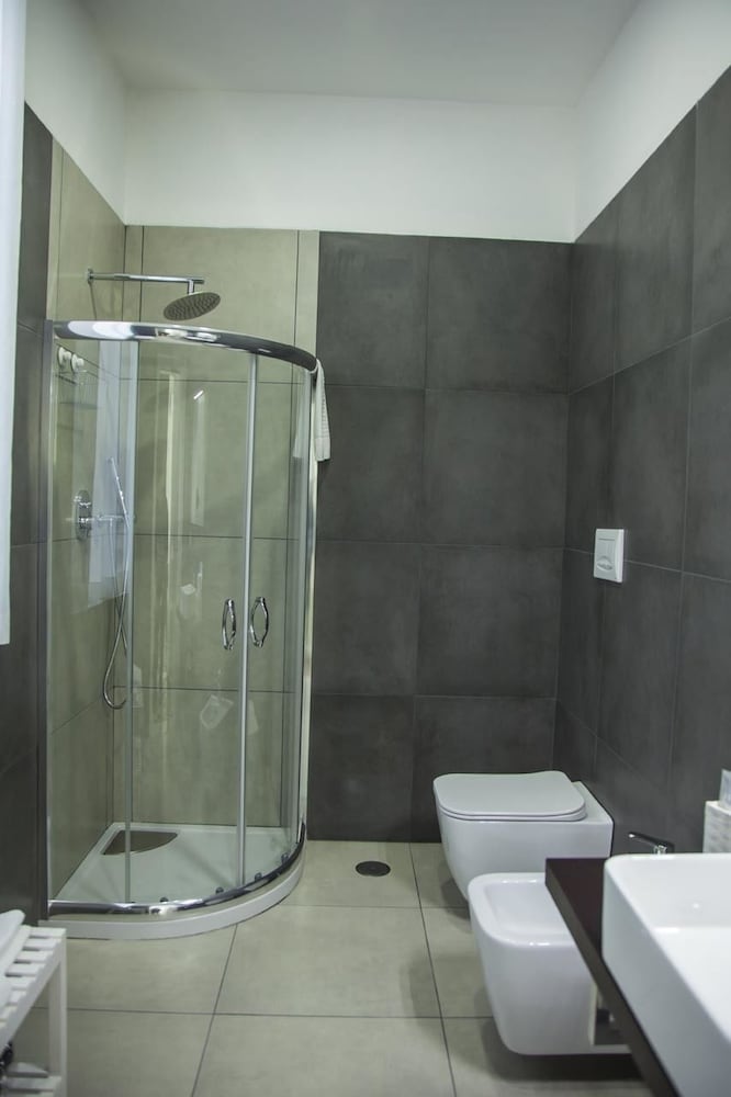VILLA ADELAIDE SUITE & ROOM 5