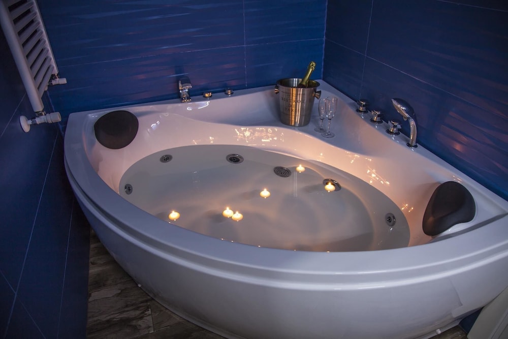 VILLA ADELAIDE SUITE & ROOM 1