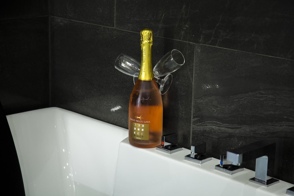 VILLA ADELAIDE SUITE & ROOM 4