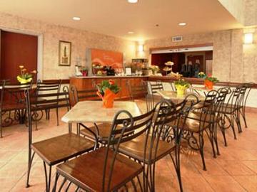 DAYS INN - OTTAWA AIRPORT