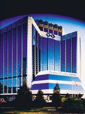 Gloria Plaza