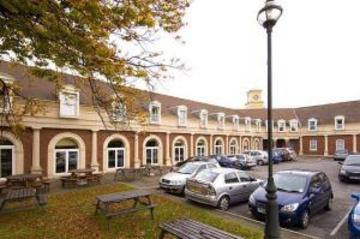 Premier Inn Manchester Trafford Centre South