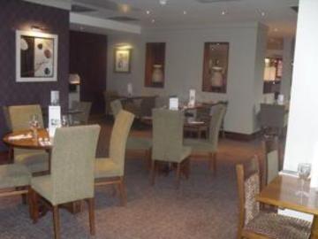 Premier Inn Bristol Cribbs Causeway M5,J17