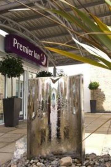 Premier Inn Bristol Cribbs Causeway M5,J17