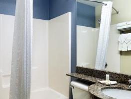 MICROTEL INN AND SUITES BATH