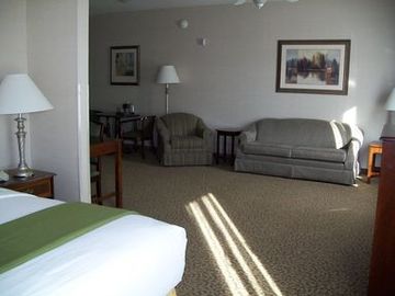HOLIDAY INN EXPRESS & SUITES J